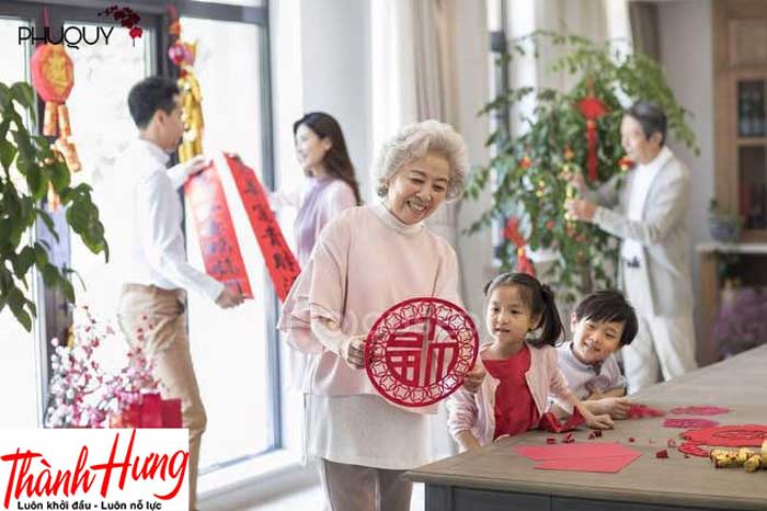 Chúc tết nhau và mừng tuổi qua bao lì xì