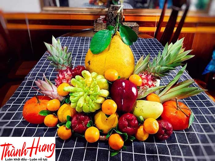 Bày biện mâm ngũ quả trên bàn thờ