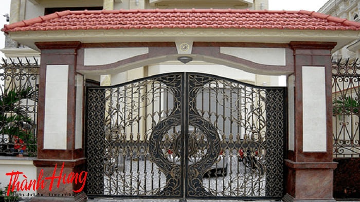 Treo gương bát quái trước nhà Treo gương bát quái trước nhà