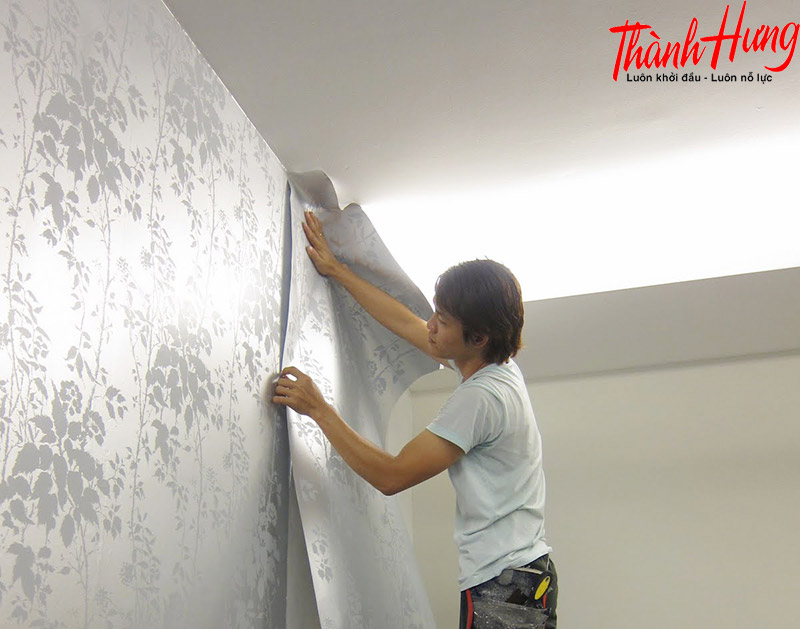 Sử dụng giấy dán tường để xử lý nấm mốc trong không gian gia đình