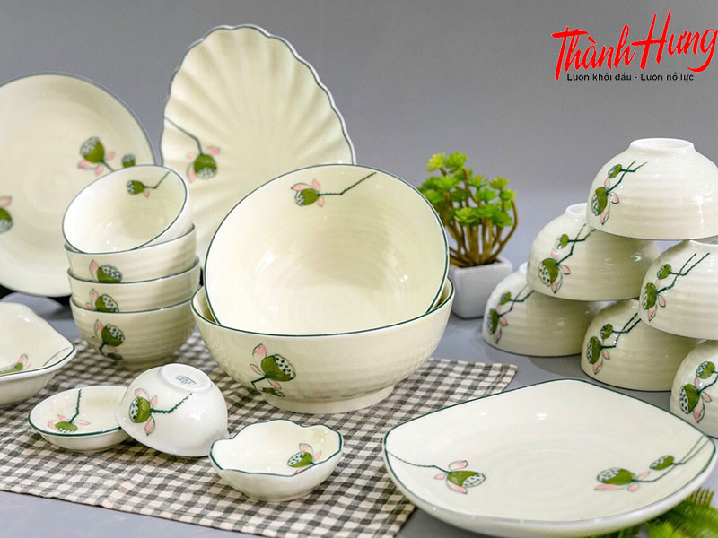 Bát đĩa gốm sử là những món quà giá trị, thể hiện tấm lòng của người tặng Bát đĩa gốm sử là những món quà giá trị, thể hiện tấm lòng của người tặng