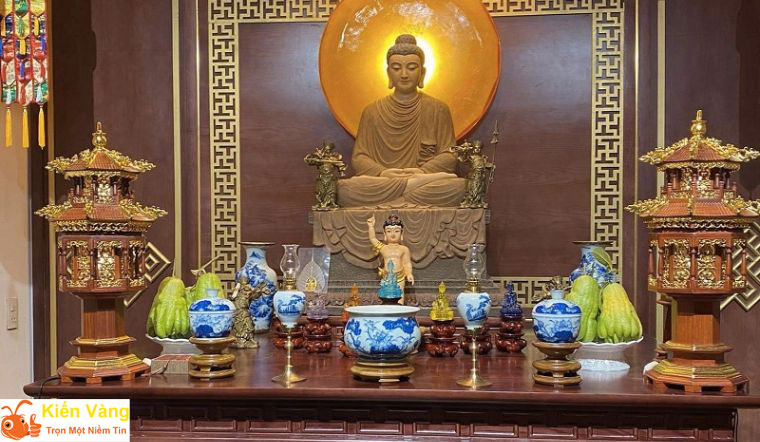 Bàn thờ Phật lại mang tới ý nghĩa tâm linh to lớn
