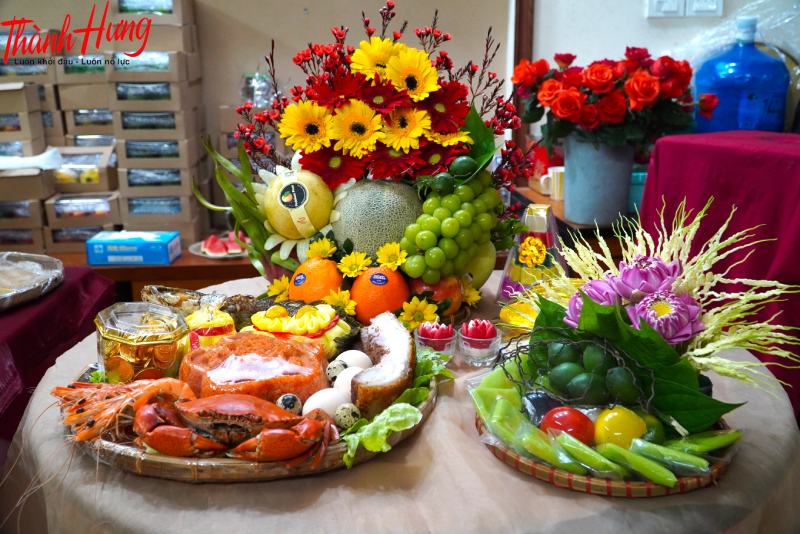 Bộ tam sên là lễ vật không thể thiếu trong buổi khai trương, tượng trưng cho sự khởi đầu mới và mong muốn thu hút tài lộc.