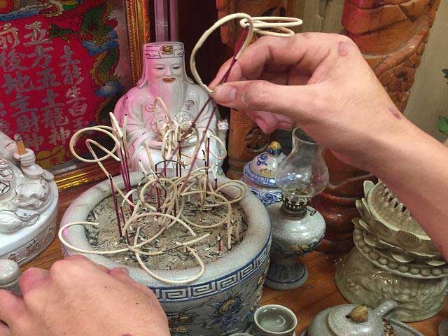 Thủ tục mang bát hương từ nhà cũ sang nhà mới