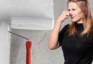 Vì sao nhà mới sơn có mùi khó chịu