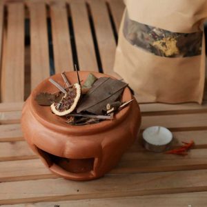 Xông nhà bằng trầm hương, bồ kết, vỏ bưởi hoặc quế